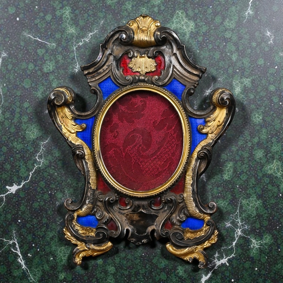 Cornice in Argento Con Parti in Vermeil e Smalto - Italia XX Secolo